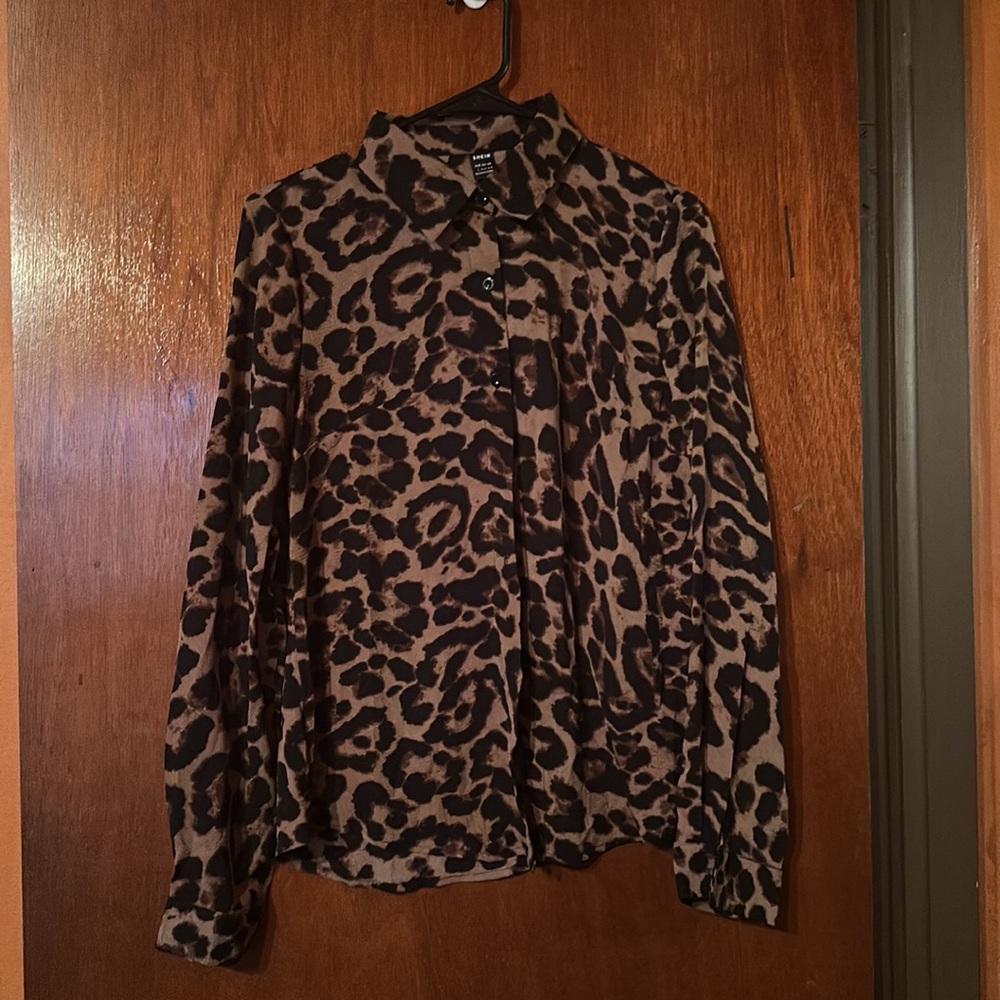NWOT Leopard Curved Hem Shirt